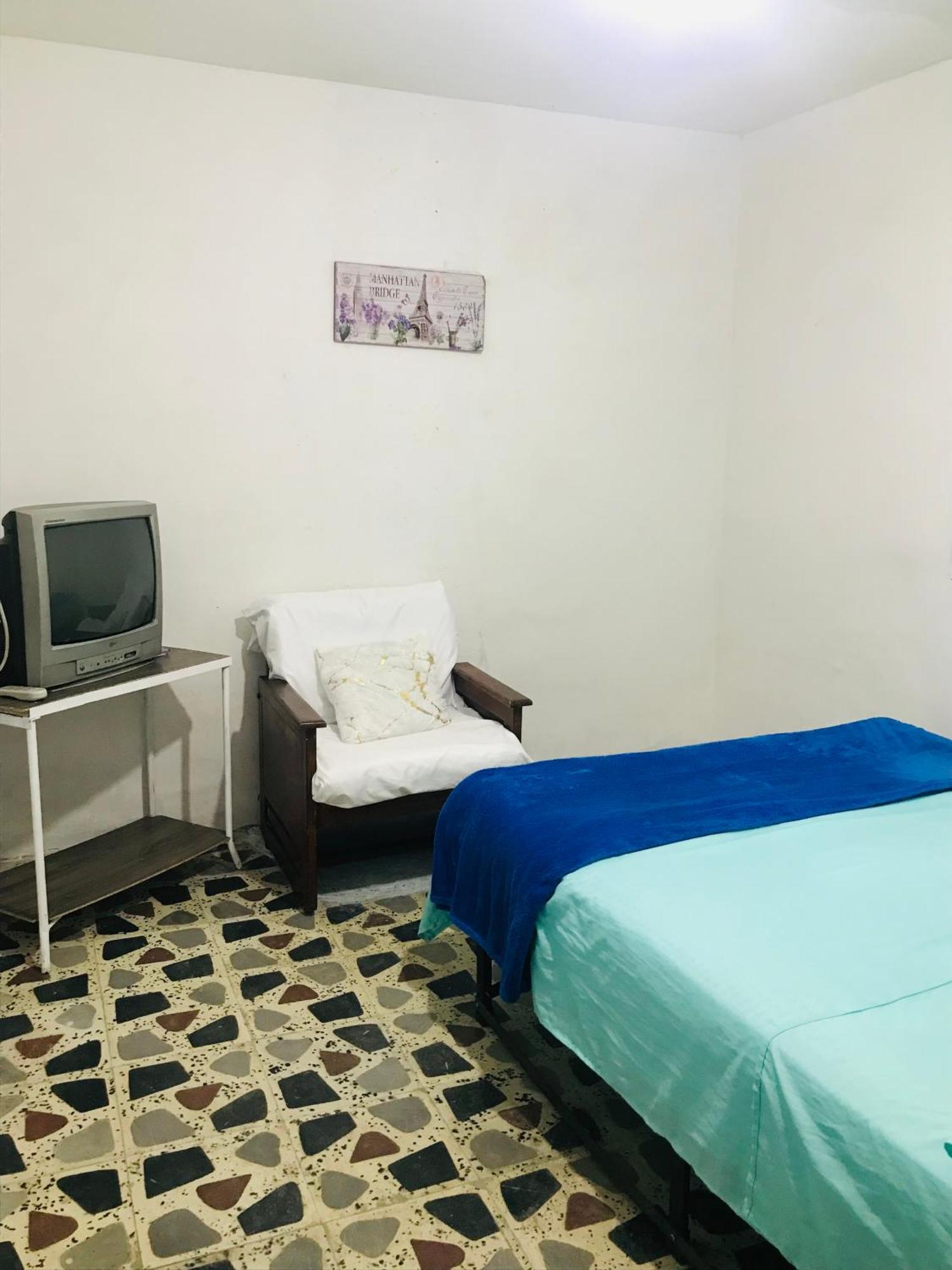 Hostal La 18 Pereira Exteriör bild